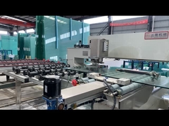 Molteplici linee di produzione con 4000 metri quadrati di fabbrica.